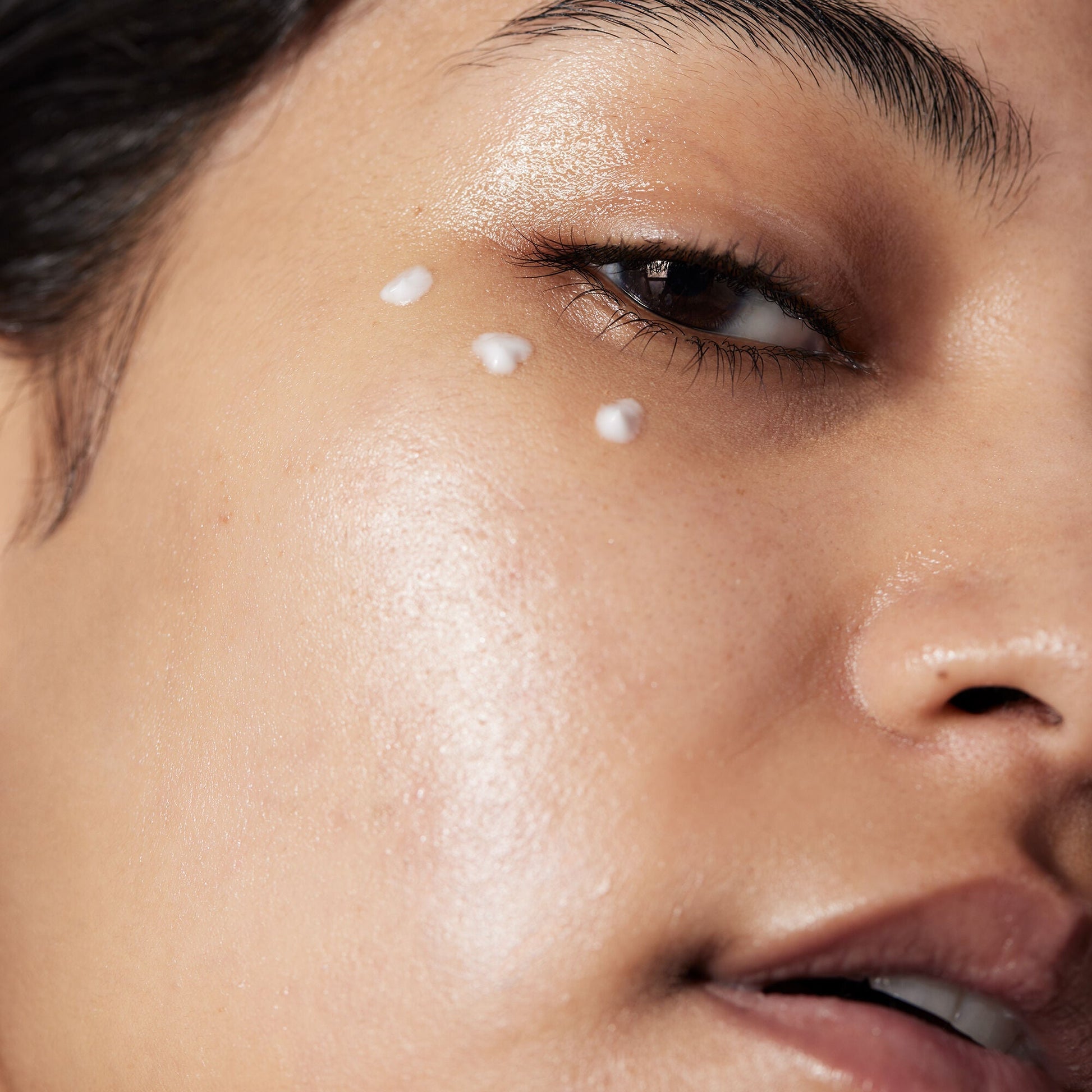 holy-hydration-eye-cream-l2 040822_Model_HH-EyeCream_116_RT1-V1_IGF_3f5819bb-8440-48d0-943c-ab2a2612d116.jpg