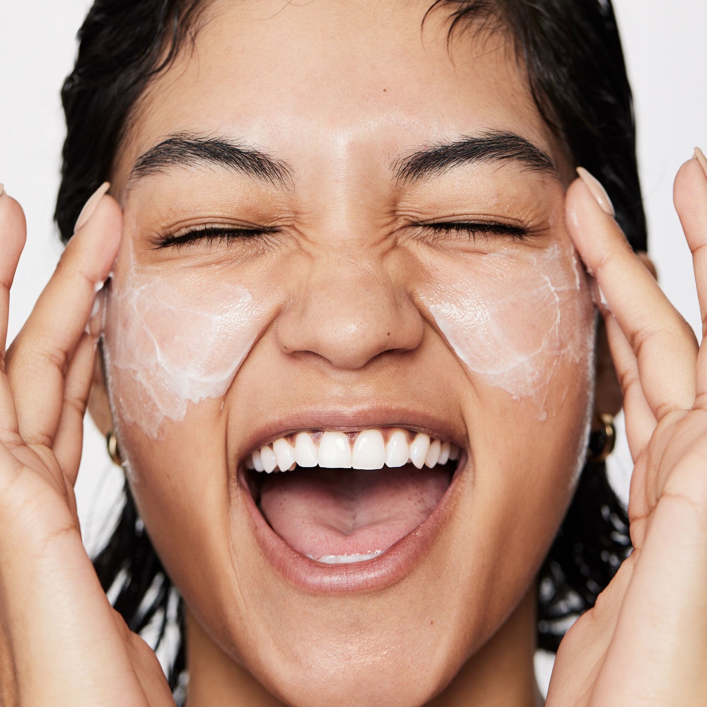pure-skin-moisturizer-w2 040822_Model_Pure-Moisturizer_200_RT2-V1_RGB040822_Model_Pure-Moisturizer_200_RT2-V1_V1_IGF.jpg