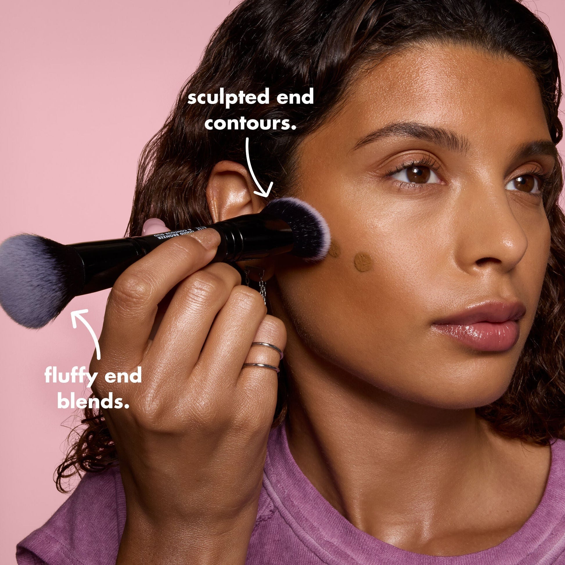 liquid-bronzer-and-contour-duo-brush-m5 0426_EDU_LiquidBronzer_ContourDuoBrush_BenefitModel.jpg