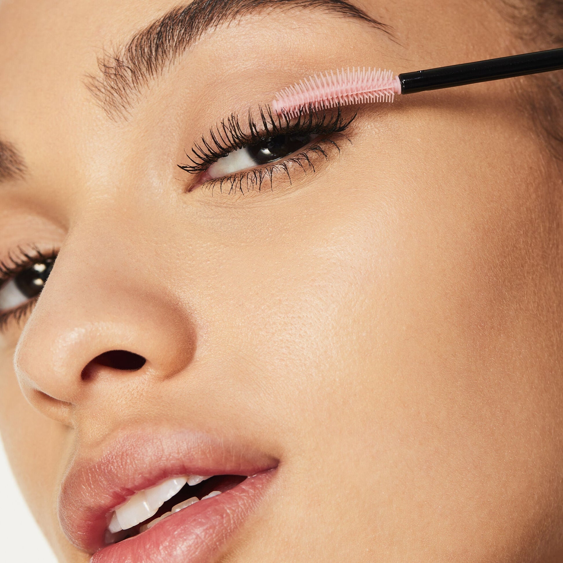 lash-n-roll-mascara-g3 052322_Adriana_LashRoll-After-Black_069_IGF_V2.jpg