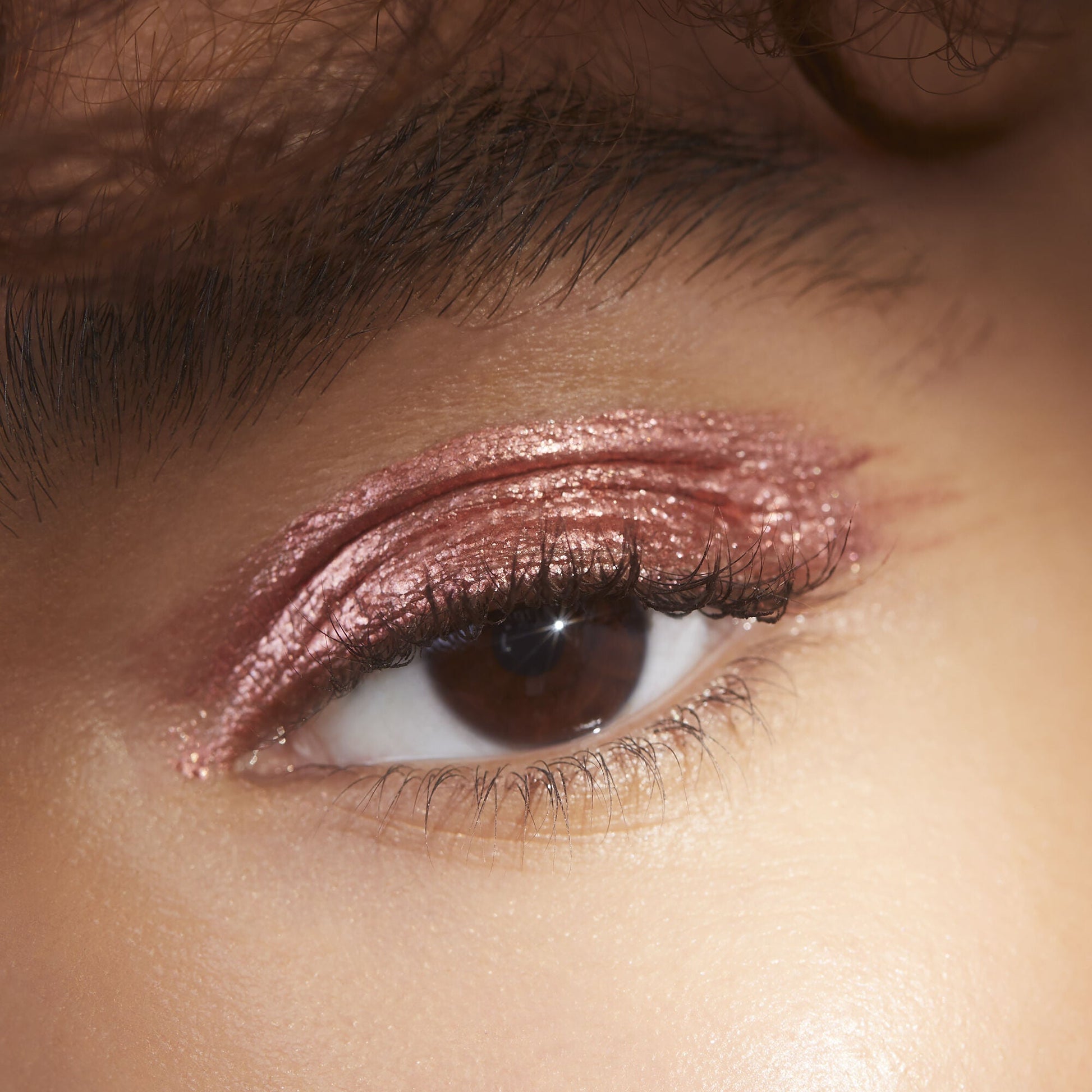 liquid-metallic-eyeshadow-a8 08112020_Alyssa_LiquidMetallic2-0088_IGF_8173dfb0-e7a2-4d33-b548-15571a3372c6.jpg