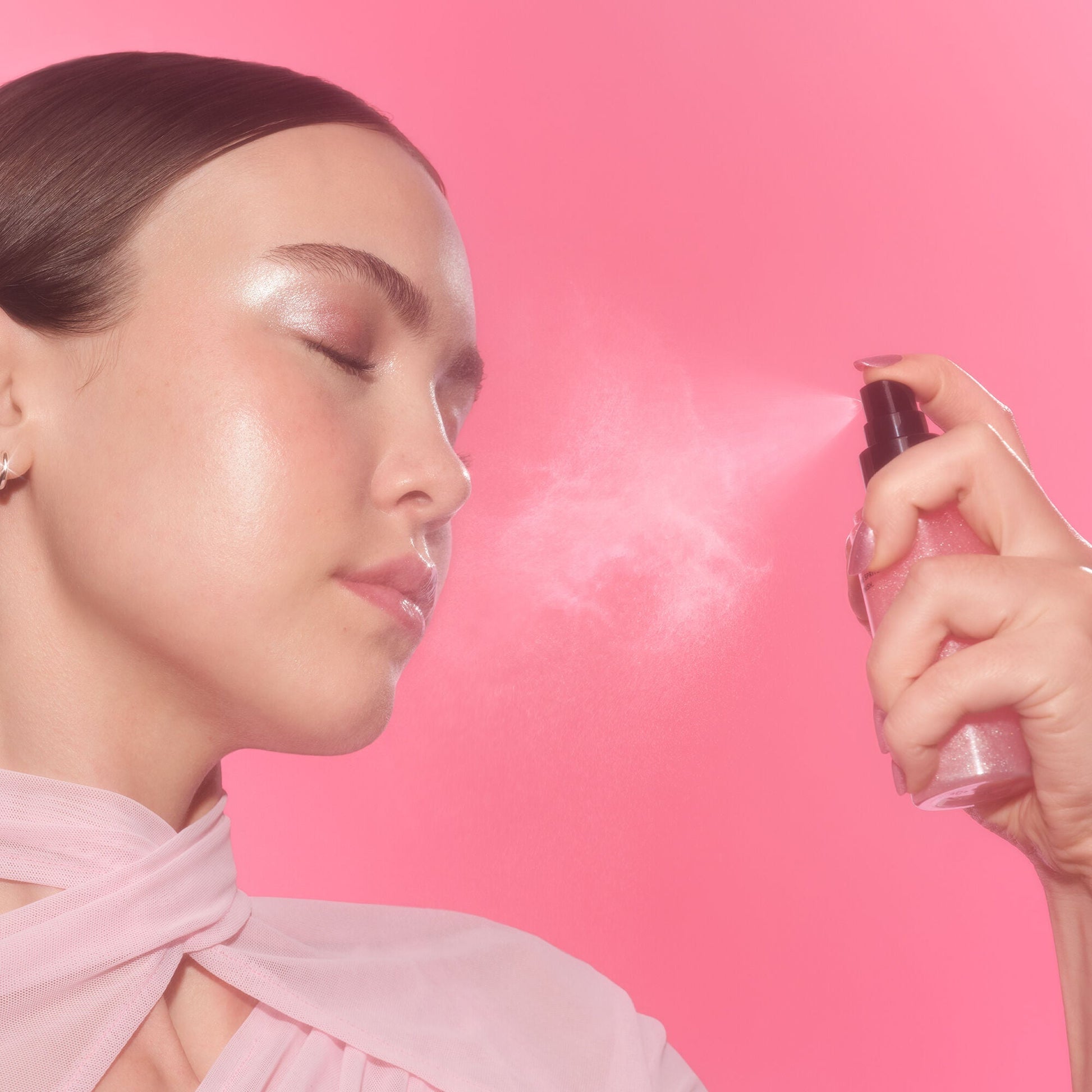 power-grip-rose-setting-spray-w2 102225_Haley_PG_Pink_App_038_v3_RGB_IGF_afa202e0-e395-4ab2-8641-8545bdabb8f6.jpg