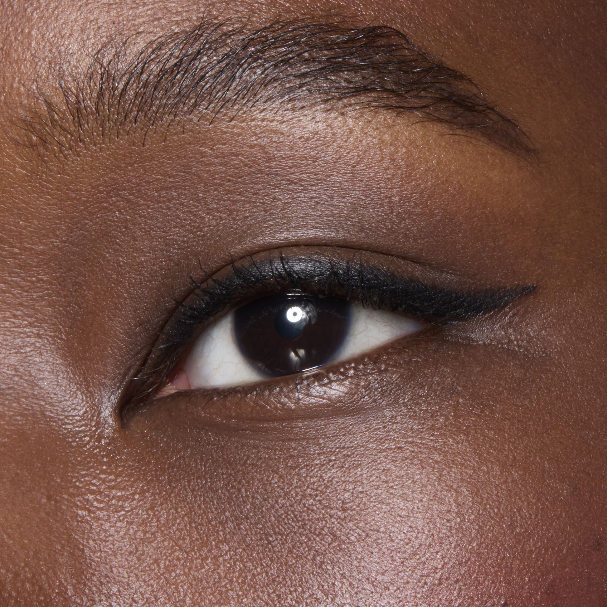 no-budge-retractable-eyeliner-n0 81330_NO_BUDGE_RETRACTABLE_EYELINER_BLACK_BILLIE_0062_V2.jpg