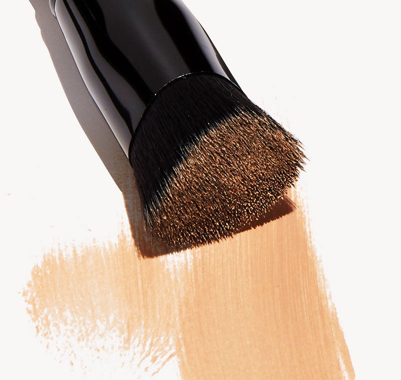 triangular-buffing-foundation-brush-m8 shot.jpg